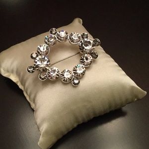 New Banana Republic Brooch 🌸